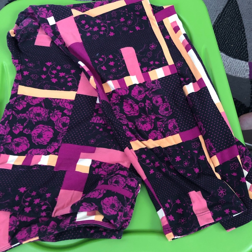 Gently worn TC2 lularoe leggings